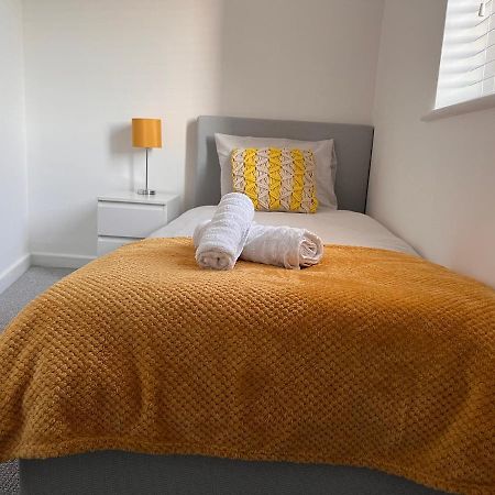Superb Modern Flat In Northampton, Parking &Ev Apartment Exterior photo