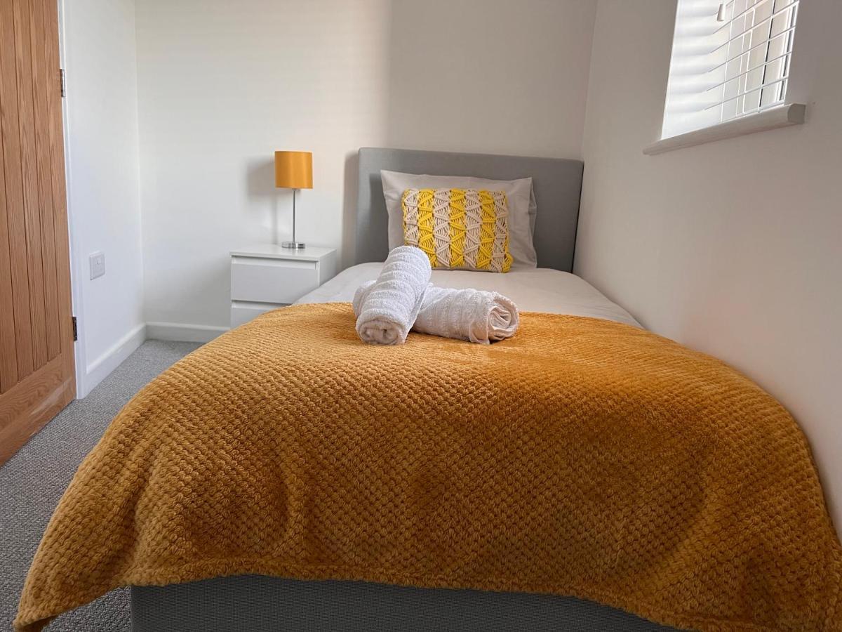 Superb Modern Flat In Northampton, Parking &Ev Apartment Exterior photo