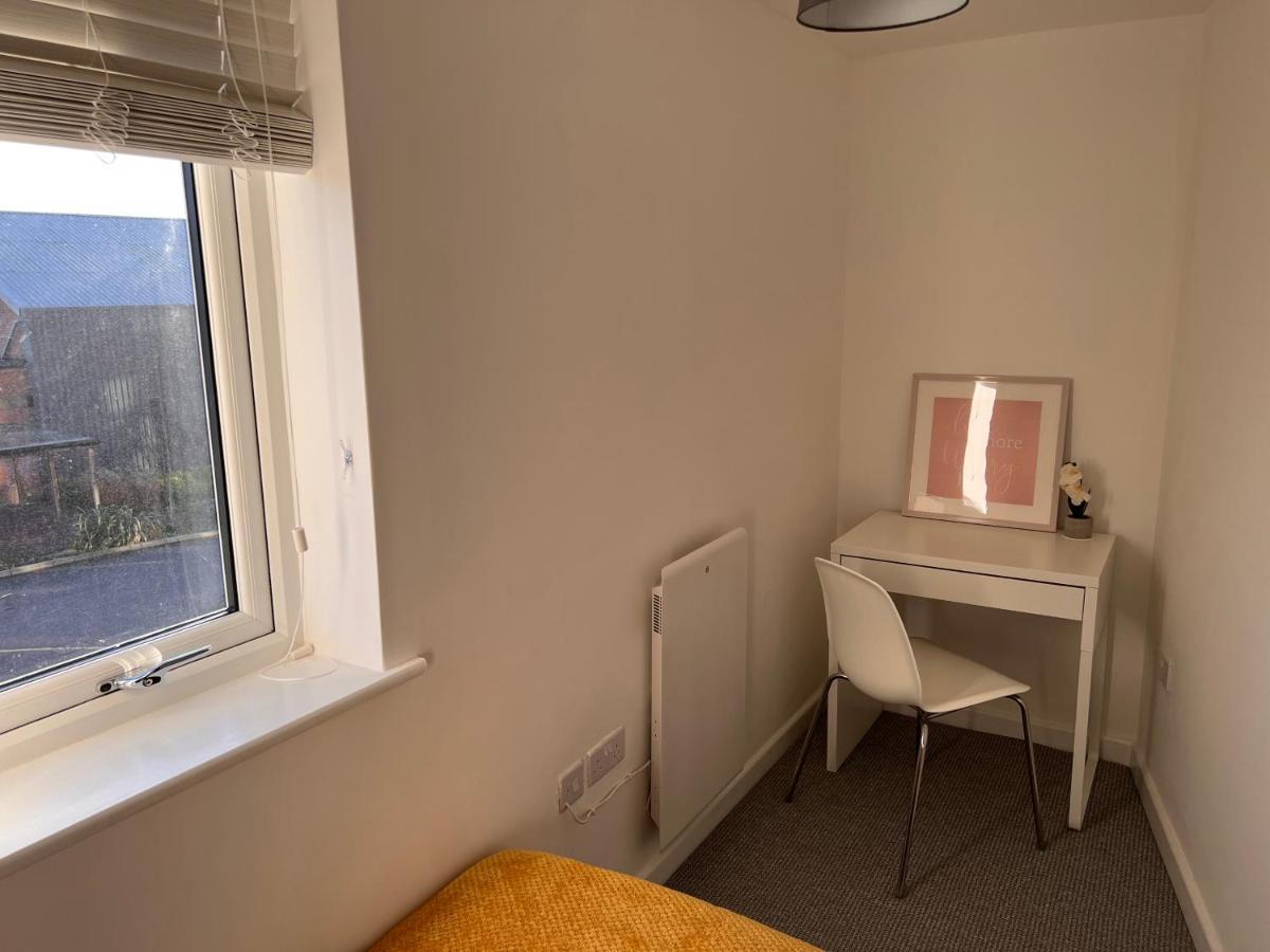 Superb Modern Flat In Northampton, Parking &Ev Apartment Exterior photo