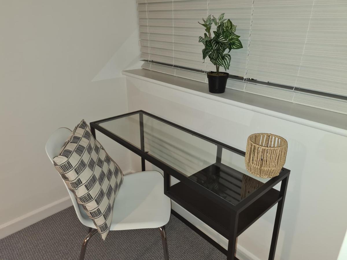 Superb Modern Flat In Northampton, Parking &Ev Apartment Exterior photo